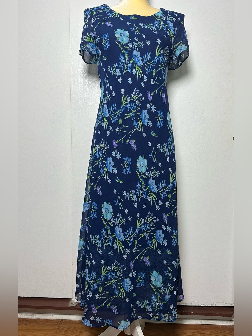Vintage White Stag Floral Maxi Dress with Tiered Lace Ruffle Hem Tag 10 Like S/M